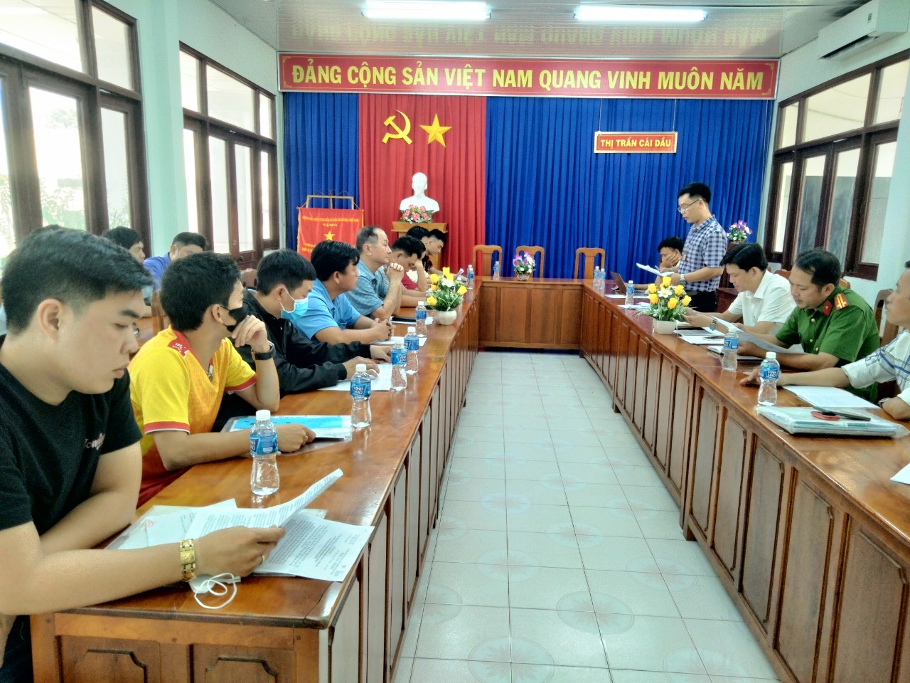 Quang cảnh cuộc họp