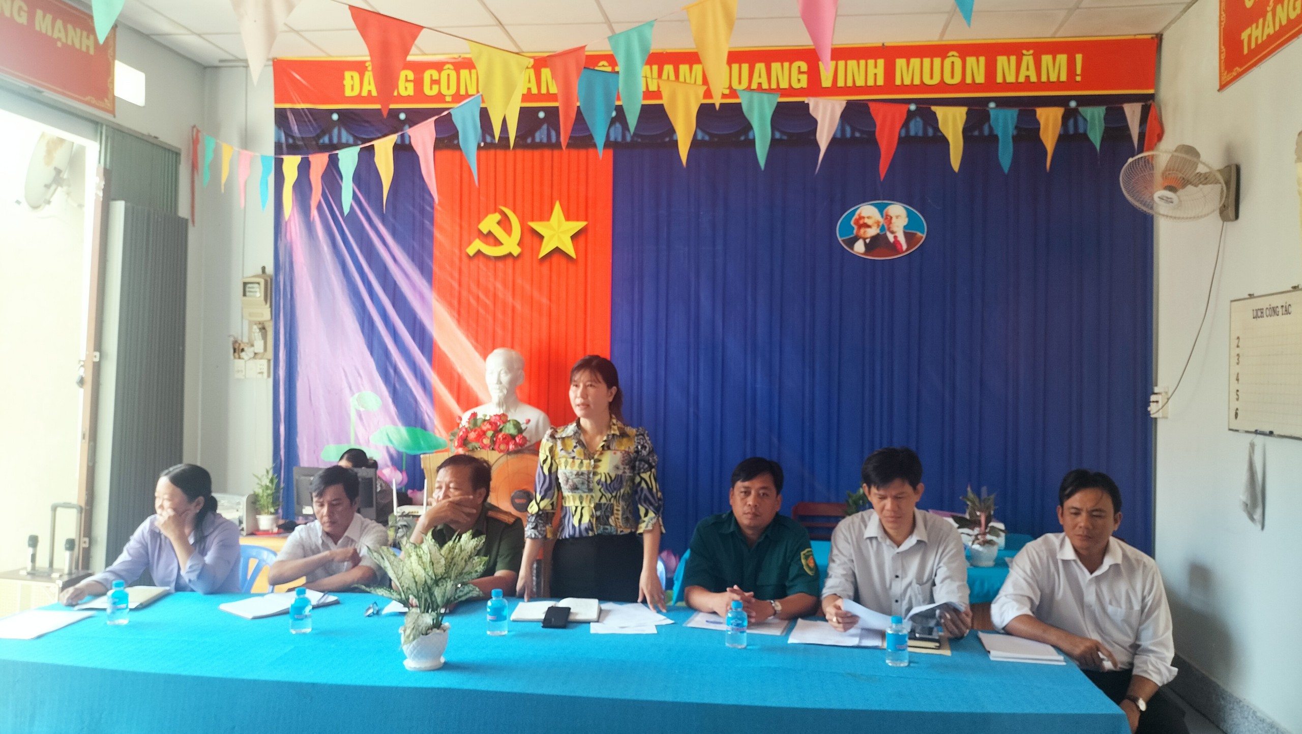 bà Lê Thị Mỹ Tiên- Phó bí thư Đảng ủy- Trưởng Ban tổ chức Hội nghị quy chế cơ sở phát biểu tại Hội Nghị