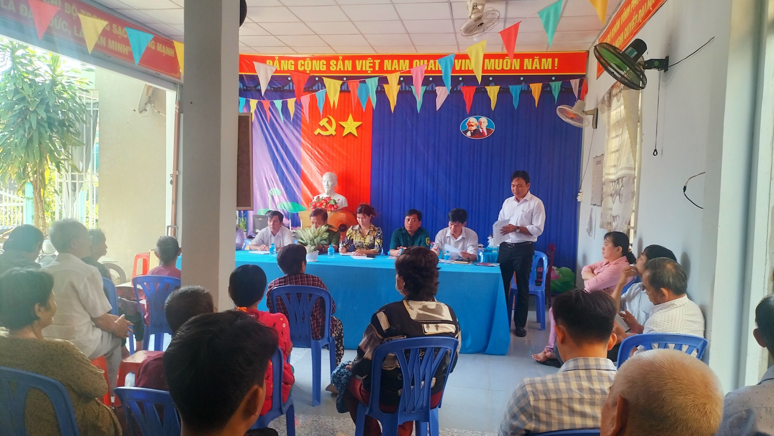 Quang cảnh hội nghị tại khóm Vĩnh Phúc
