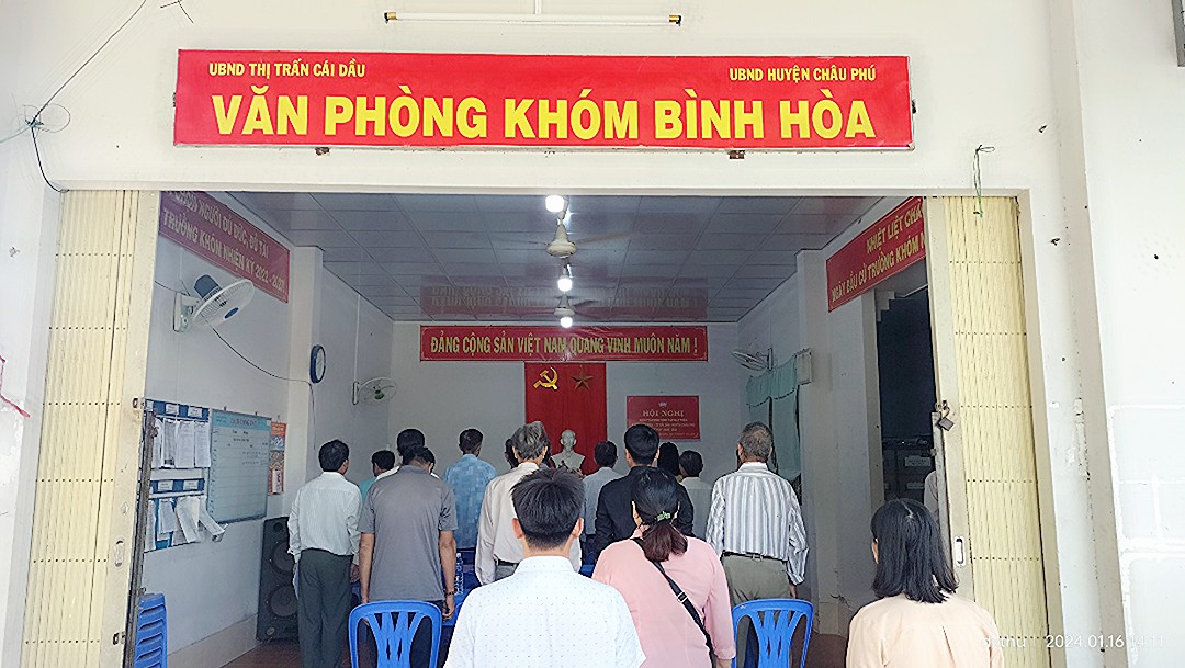 Quang cảnh hội nghị tại khóm Vĩnh Tiến